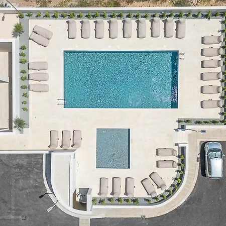 Avalon Gardens 2 A5 * Émba